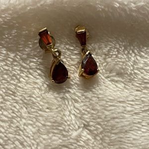 14k yellow gold genuine garnet earrings.